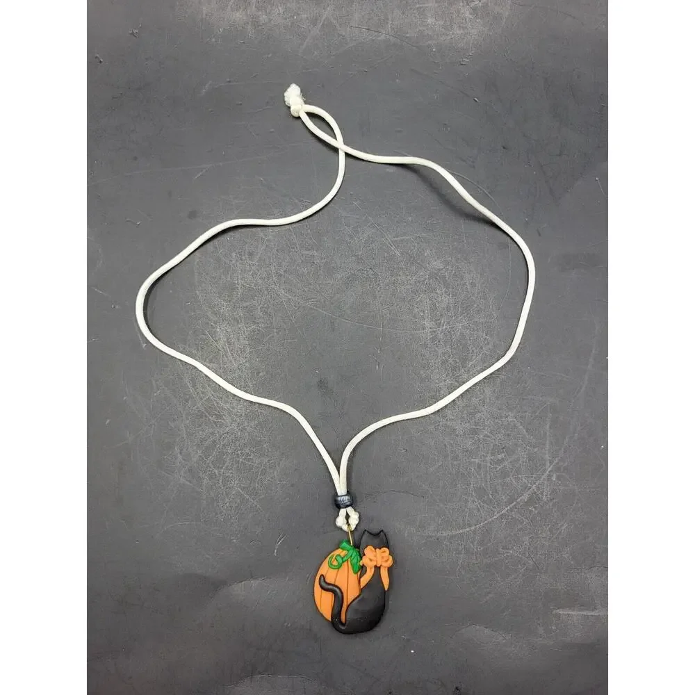 Vintage 90s Handcrafted Pumpkin with Black Cat Necklace 2